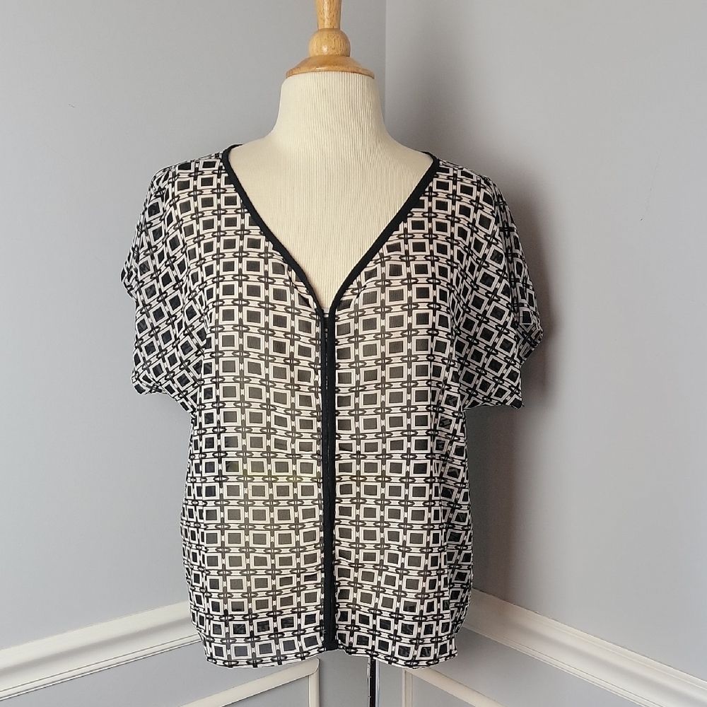 AWESOME BY TRAMP Black White Geometric Pattern V-Neck Hi-Low Hem Sheer Shell Top